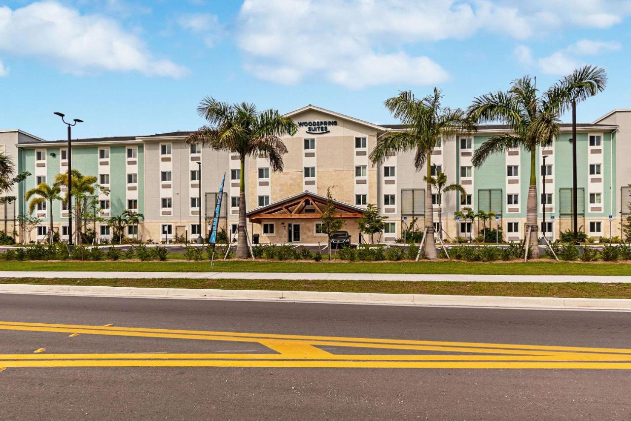 Woodspring Suites Naples Golden Gate エクステリア 写真