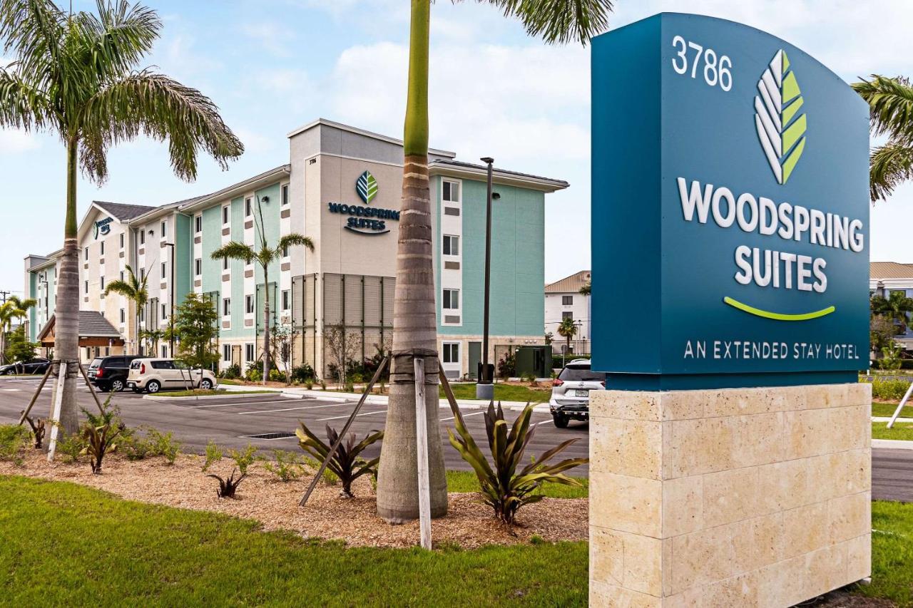 Woodspring Suites Naples Golden Gate エクステリア 写真